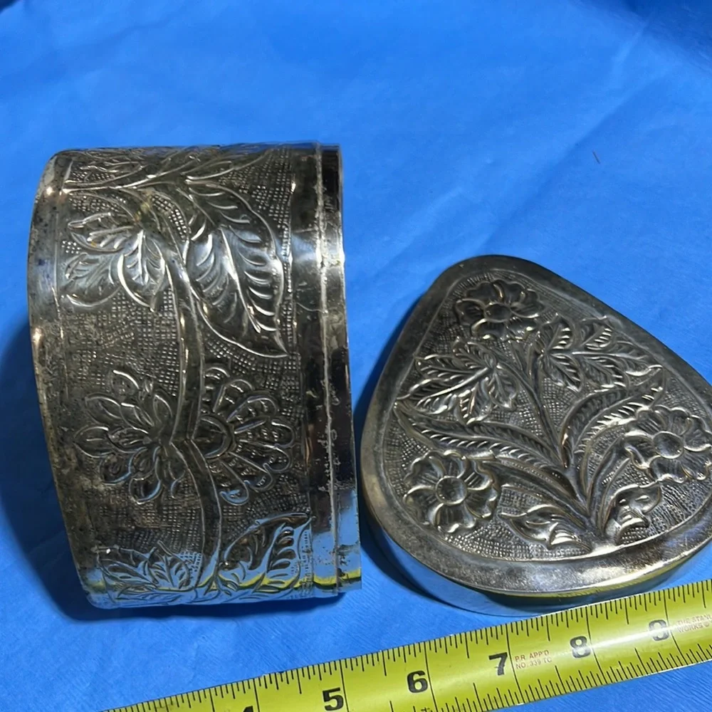 Vintage embossed flower large trinket/vanity box